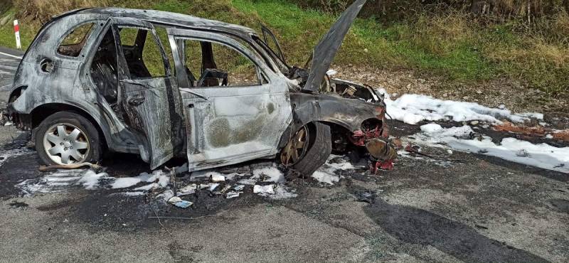 MJaskiewiczNS's tweet photo. Tylicz, droga krajowa nr 75: 
Kierowca (obywatel Ukrainy), utrzymywał że jechał sam. Podczas gaszenia samochodu zauważono dwie ranne osoby, kolejne dwie odnaleziono w zaroślach. Relacja strażaków i zdjęcia - https://t.co/Qg1Edr0diQ

#wypadek #tylicz #strazpozarna #ratownictwo https://t.co/4kTOyXnu7I