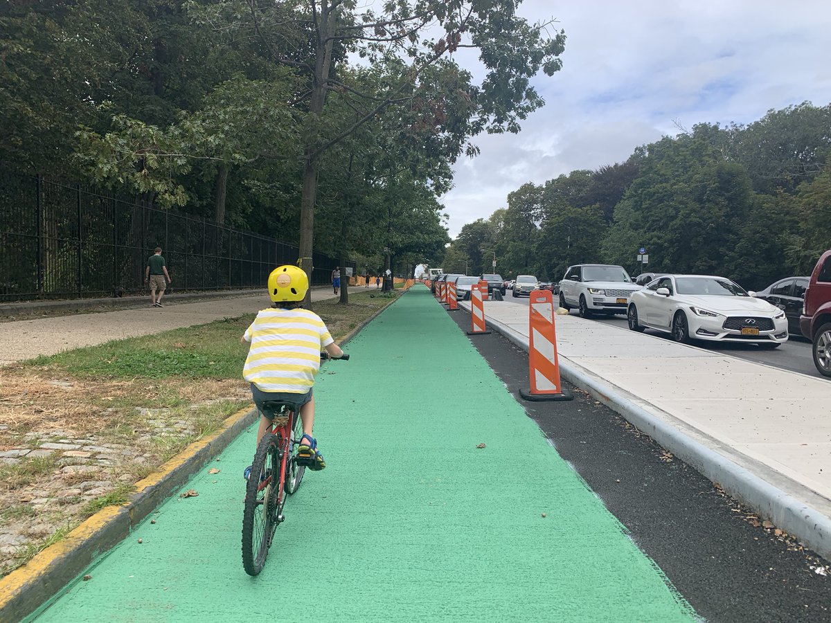 D00RZ0NE's tweet photo. #BikeNYC #fixFlatbush #ThisGreenPaintStinks https://t.co/tNiMjgkJ5j