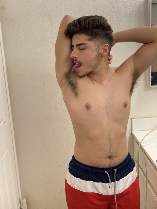 Watch Heavy pole's leaked NSFW photo on TwXstars