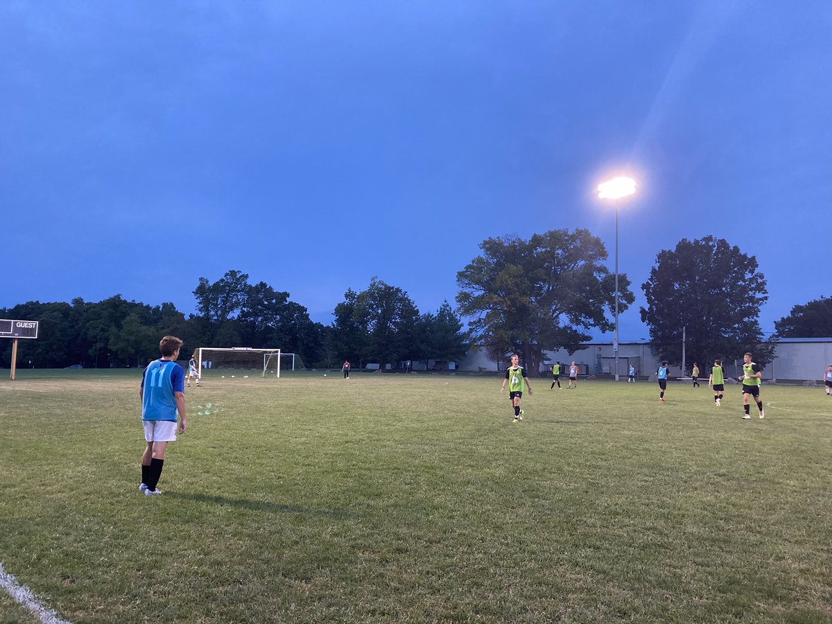 DanMartin12's tweet photo. Great response for our 1st ever ID camp! #MACsoccer #building2021 https://t.co/OHhvxGp9HW