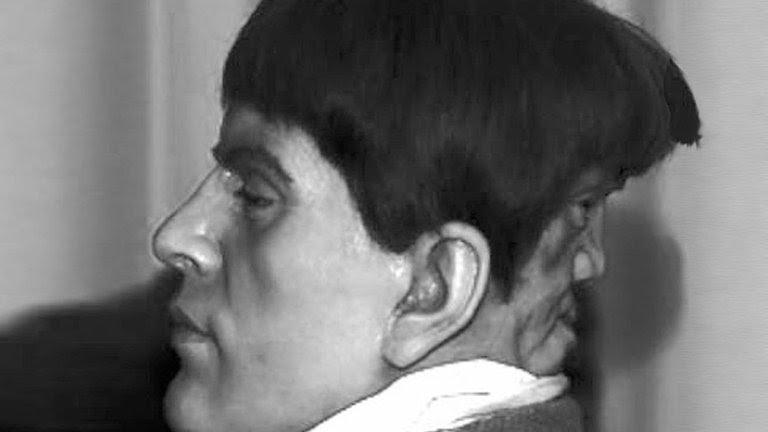 HRaros's tweet photo. La tenebrosa historia del HOMBRE DE DOS CARAS 😱 
Abro hilo: https://t.co/wolmGgbTLE