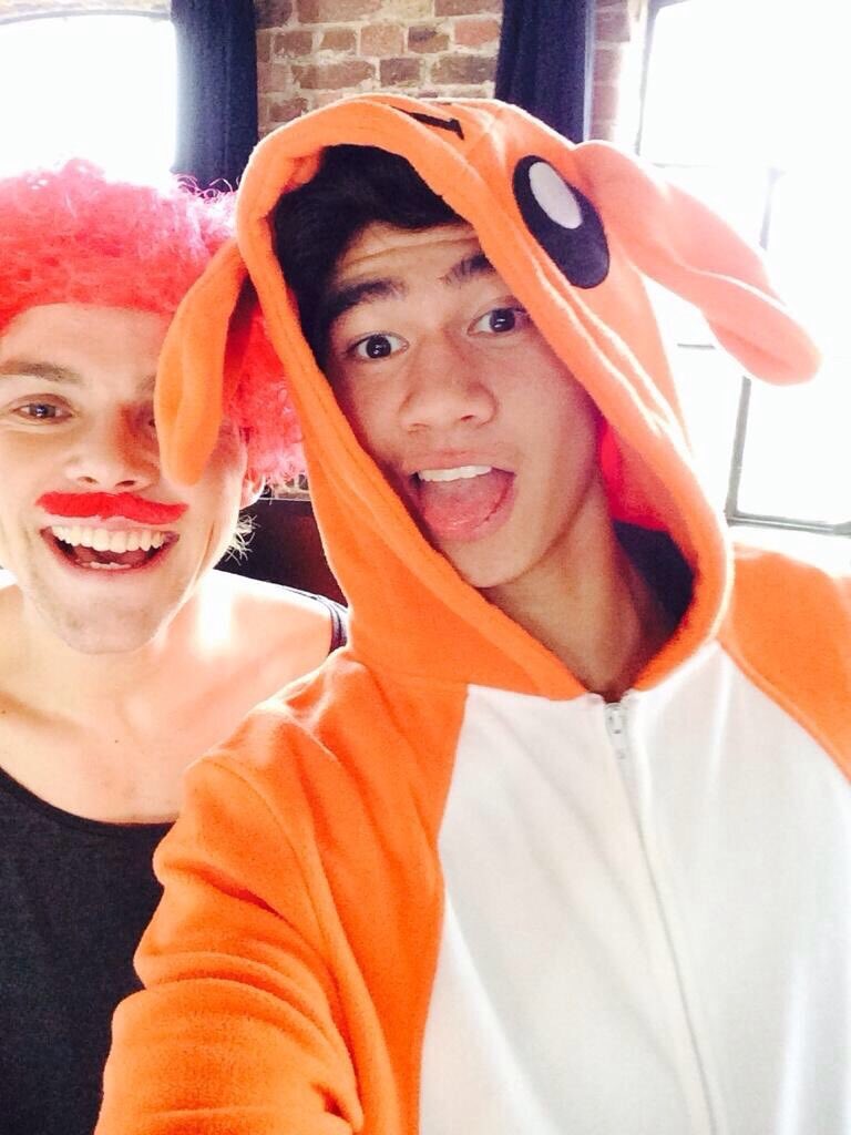 CALUM HOOD AS AMONG US CHARACTERS https://abs.twimg.com/emoji/v2/... draggable=