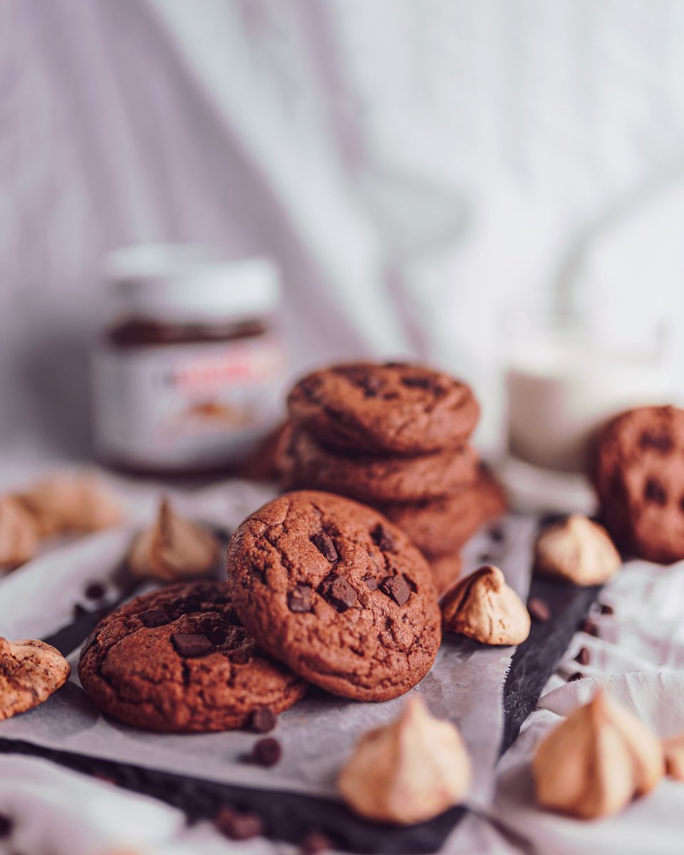 Introducing this extra chocolate-y cookie packed with rich creamy nutella and loads of love!
This will probably be the one &amp; only chocolate nutella cookie you'll ever need 🍪

#daylightdelicacy #avasmallcookies