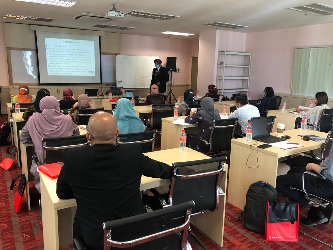 MSUMyCeLL's tweet photo. Day 1- Good Clinical Practice (GCP Training) (2020) - Certification for Researcher
@MSUmalaysia @MSU_crc
Thank you Dr @Dr_ASinghR
#MSUClinicalreasearchcentre #MSUCRC #clinicalresearchcentre #research #clinicalresearch #GCP #Goodclinicalpractice https://t.co/4EW6cs0MSu