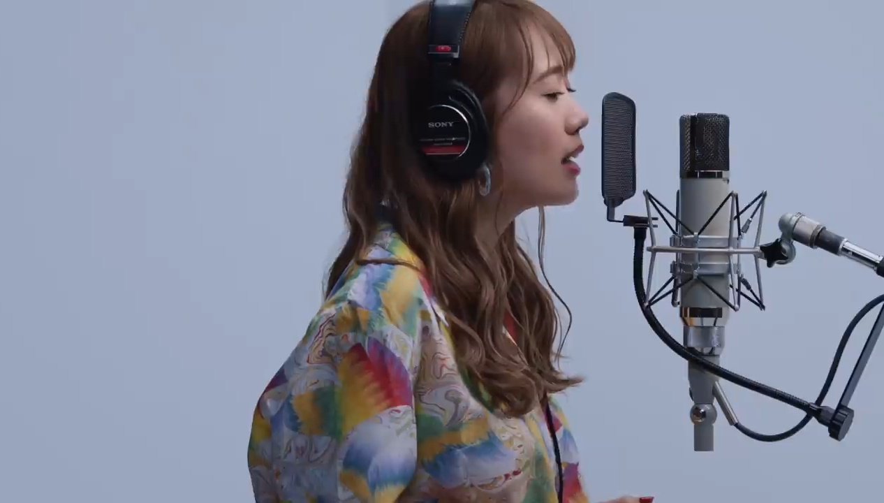Bellie On Twitter Late But Chico From Chico With Honeyworks Revealed Her Face For The First Time She Sang Their Song Sekai Wa Koi Ni Ochiteiru Aka Ao Haru