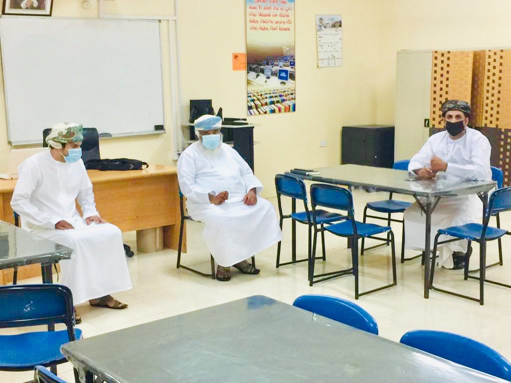 إجتماع الهيئة الإدارية الجديدة لمدرسة الشيخ حمدان اليوسفي (مسائي) مع المعلمين الأوائل وسط إجرائات إحترازية متبعة وذلك من أجل مناقشة الأسس المتبعة وآلية العمل في العام الدراسي الجديد في ضل الأوضاع الراهنة لجائحة (كوفيد ١٩).