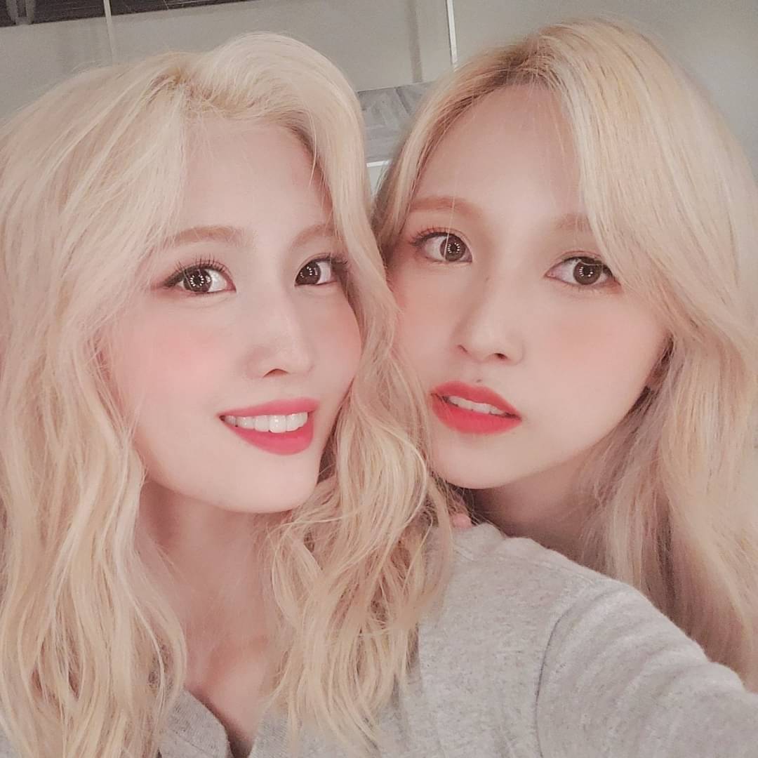 Twitter 上的 Twice 0614 可愛い 金髪似合う Twice ミナ モモ 金髪姉妹 姉妹じゃないよ 自撮り T Co Nzh6cemmte Twitter