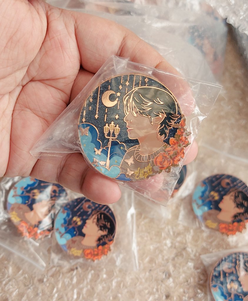 SleepysBadge's tweet photo. Help RT | PH 🇵🇭 | WTS | LFB
𝓥'𝓼 𝓢𝔀𝓮𝓮𝓽 𝓝𝓲𝓰𝓱𝓽
V's Sweet Night Enamel Pin
Shopee👉https://t.co/5aE1f0l3Yq
💌DM to open for International/Overseas GO
#btspin #btspins #enamelpins #btsenamel #enamelpin #v #sweetnight #뷔 #태형 https://t.co/EZos7Xs8pB