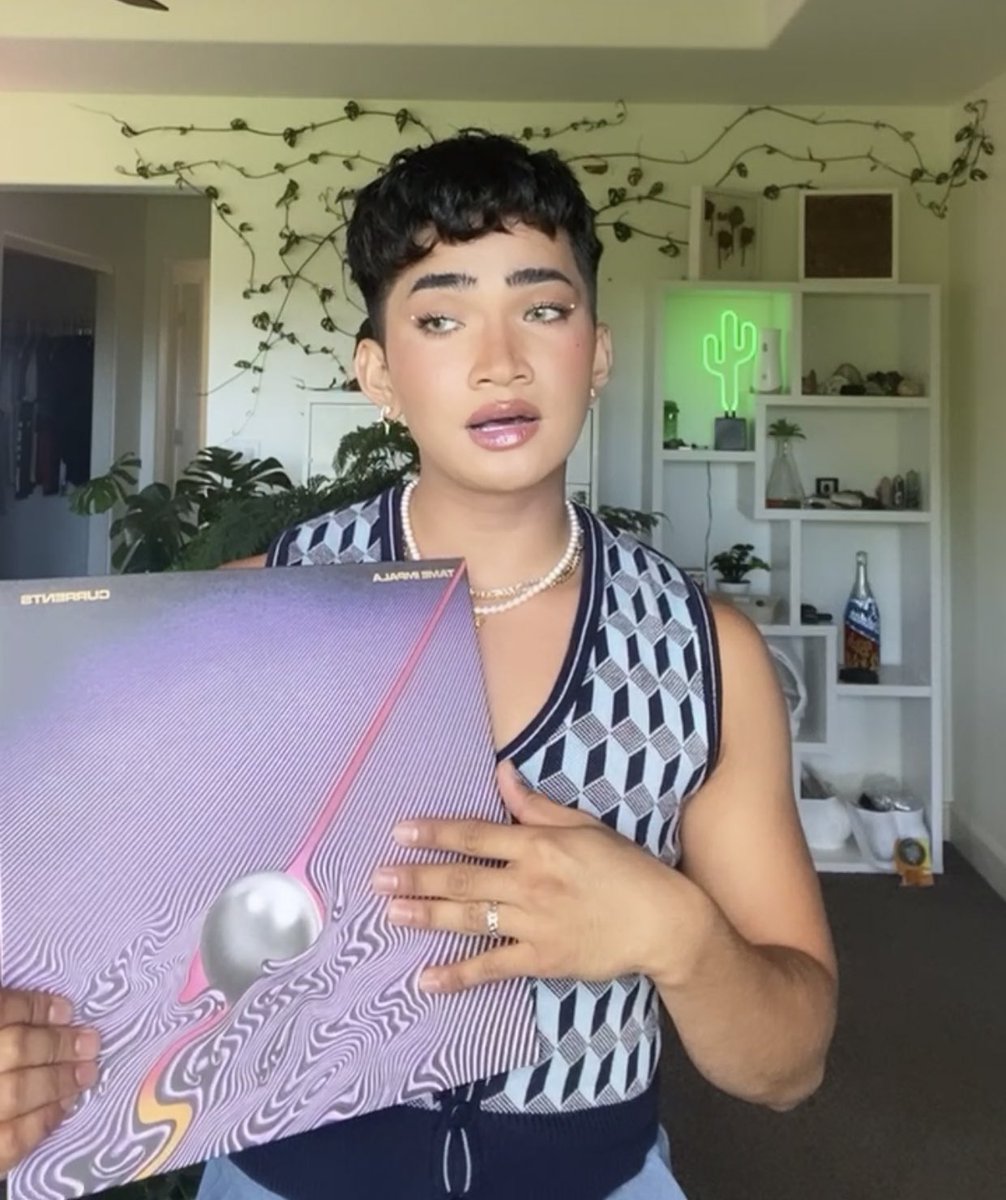 bretmanrock's tweet photo. do y’all like Vinyl of the day ? Bc I’ve been having so much fun filming them 😛✨🌿 https://t.co/ePFUo9X8JL