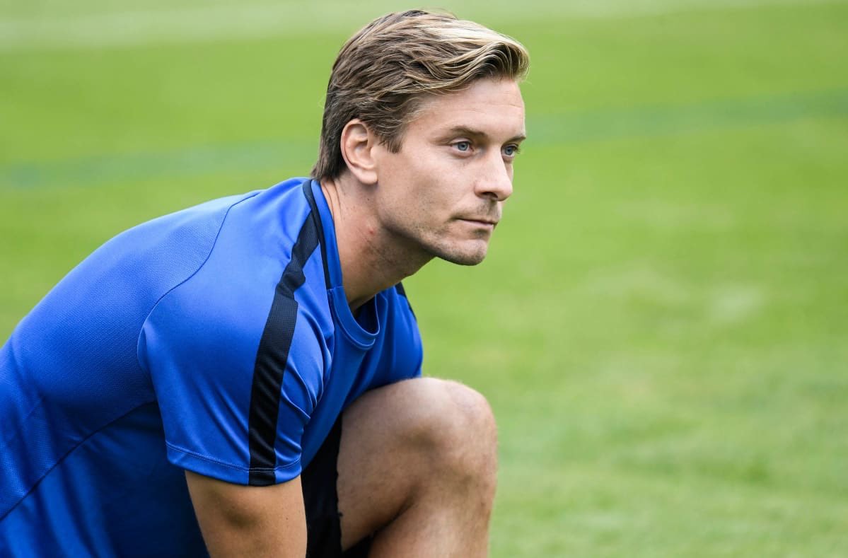 pallojapullo's tweet image. Uus viikko, uus vieras! Huomenna jätkien kaa juttelee @Halstinho 🤘🏻🤘🏻 heitä Makelle kyssäri tähän alle 👇🏻  #pallojapullo #veikkausliiga #suomifutis #jalkapallo #finsvenskan #huuhkajat 

©️Jarmo Kuusinen