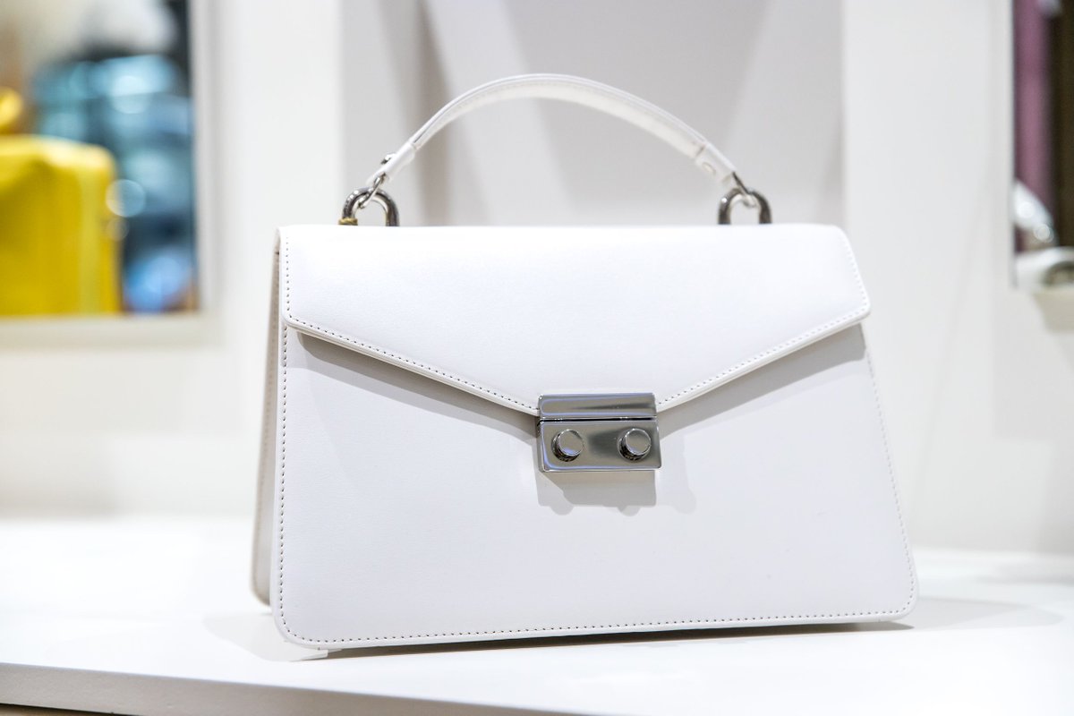 NelsonMandelaSq's tweet photo. No outfit is basic. All it needs is the right @LorenziHandbags 😉. The holy grail of handbags – the shoulder bag. Chic and versatile, a woman with the right handbag is a force to be reckoned with. 

#CreateTomorrow #ShapeTomorrowTogether https://t.co/PgeRJp3fS2