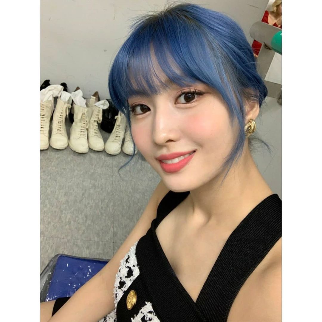 64X119's tweet image. she looks like a princess whenever her hair’s styled like this 👑