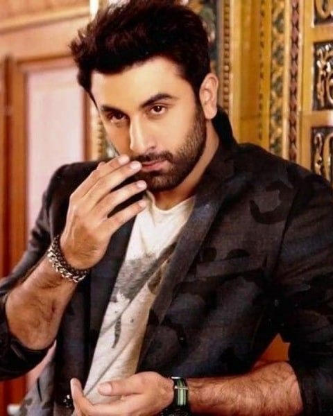 dotcom_filmy's tweet photo. He is an actor who sets the benchmark for upcoming and promising newcomers in this industry and an absolute treat to watch on the silver screen ❤ Here's wishing the rockstar,Ranbir Kapoor, a very happy birthday 🎈
#ranbirkappor #RanbirKapoor #ranbirkapoorfans https://t.co/SzOnliAp0f
