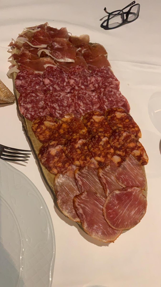 Manu_Vampa's tweet photo. Amanezco después de esto, y no veo sentido al sábado.  
Què lujo de cena! 🤤🤤🤤🤤🤤🤤🤤🤤🤤🤤🤤🤤🤤🤤🤤🤤🤤#Hodei #LaGuíaVampa https://t.co/fdgqqWIFZR