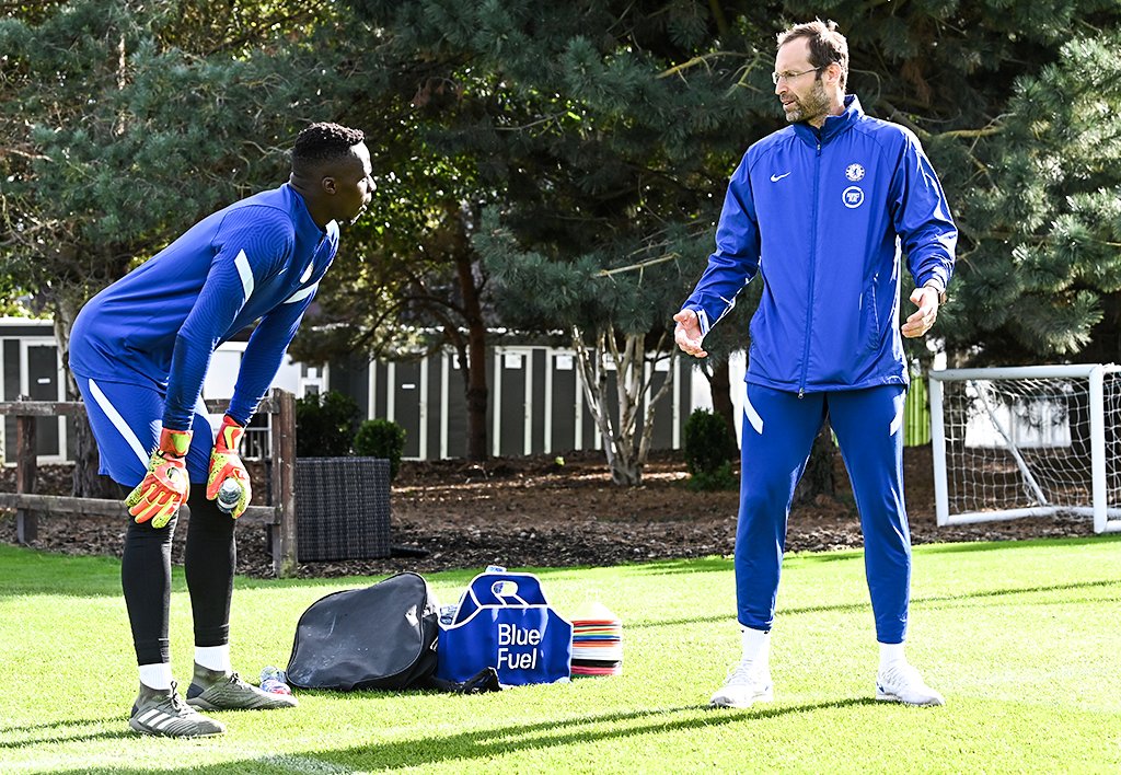 AiScore on Twitter "Mendy learning from the best 🖐 Chelsea petrcech