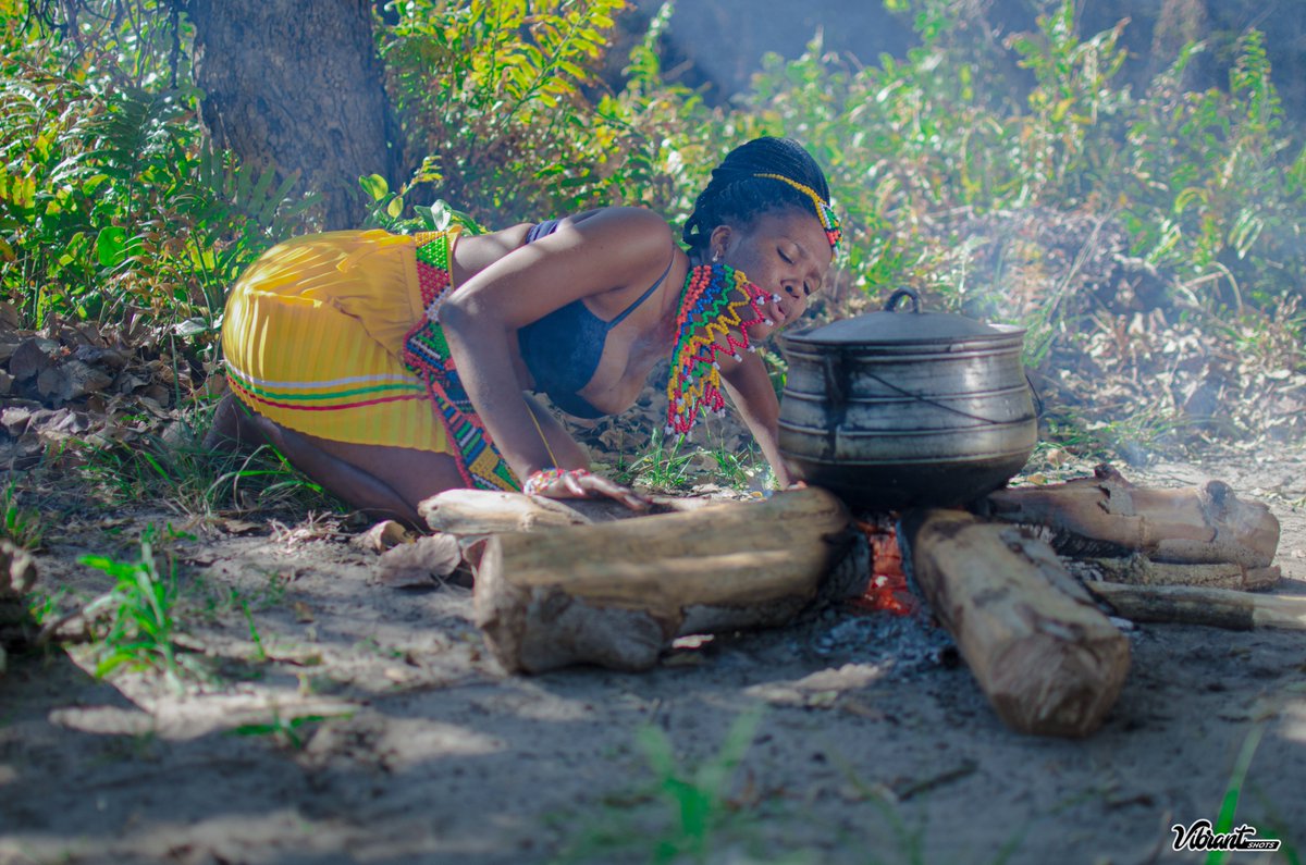 Vibrant_shots's tweet photo. Food, in the end, in our own tradition, is something holy. It’s not about nutrients and calories. It’s about sharing. It’s the communal way of life, we share. It’s about identity❤

#AfricanCuisine #Retweet #Vibrantshots #Vibrantshotssa #NowIsTheTimeToPlan #bathong #HeritageDay https://t.co/c8yKNVPsip