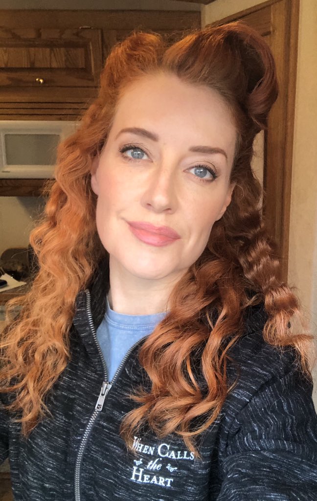 JoNewmarch's tweet photo. Staying super comfy between scenes in my awesome new hoodie! Thank you so much @EdifyFilms, I love it! 🙌🏽
Have a gentle weekend everyone. Focus on the small moments of joy, love, and connection. They will carry us through.❤️@hallmarkchannel @WCTH_TV #hearties #wcthseason8 #flomo https://t.co/47nWZWC4Ep