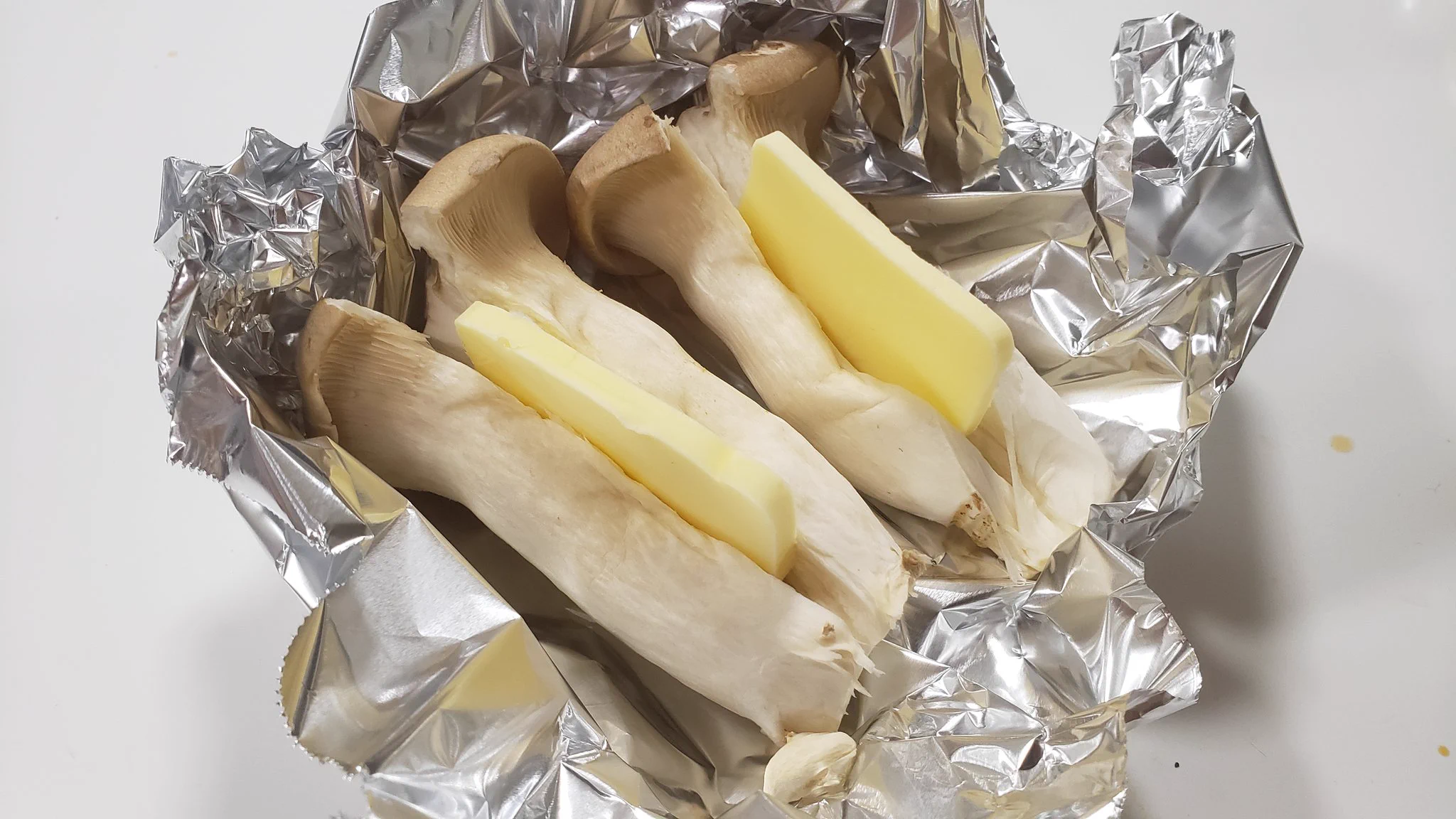 バターを挟んでオーブントースターでじっくり！エリンギのベストな食べ方がこれ！