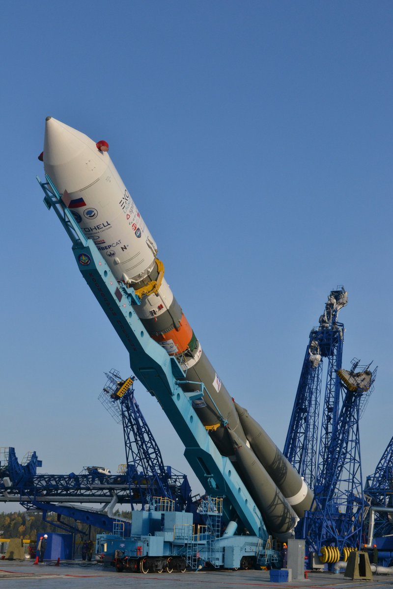 wakka44's tweet image. J - 2 #Soyuz c/ #Gonets-M 27 à 29. Le lanceur a été érigé sur son pas de tir à #Plessetsk en #Russie.