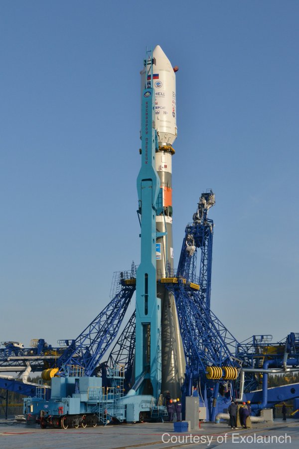 wakka44's tweet image. J - 2 #Soyuz c/ #Gonets-M 27 à 29. Le lanceur a été érigé sur son pas de tir à #Plessetsk en #Russie.