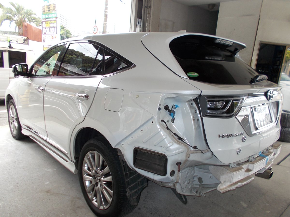 千葉松戸自動車板金塗装修理タキザワ自動車 トヨタ Zsu60 ハリアー 左リアバンパー損傷 外れかけており 自宅までレッカーで引き上げ 修理納車完了 モデリスタ装着車もお任せください 車両保険対応でした タキザワ自動車 ハリアー修理 レッカー