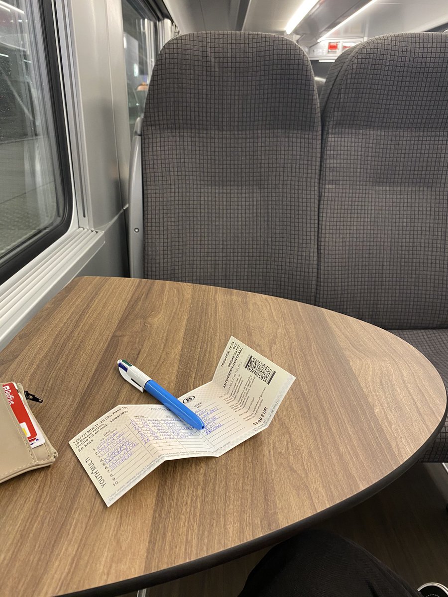 bobaesen's tweet photo. sinds wanneer zijn de treinen zo mooi? kvoel me een prinses thanks @NMBS https://t.co/rwx49YT86T