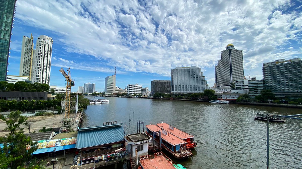 Zatawat's tweet photo. #RunningDiary
#Bangkok Nice sky this morning
#RunTogetherRunFurther https://t.co/JYCkBNk6OE