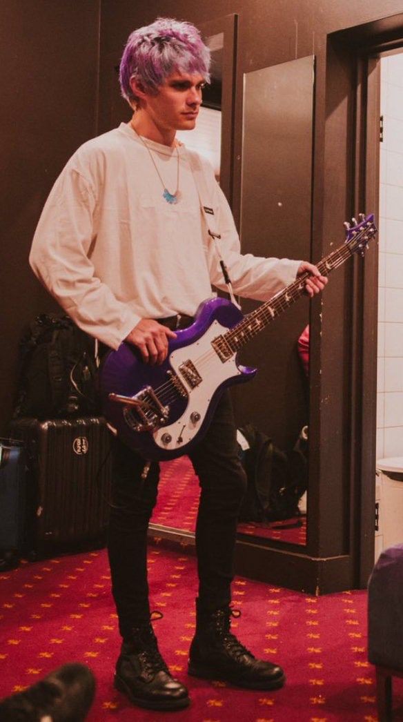 Awsten Knight and Luke Hemmings as each other ~a thread inspired by  @RAREIOH~