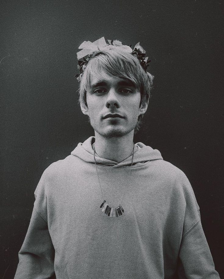 Awsten Knight and Luke Hemmings as each other ~a thread inspired by  @RAREIOH~