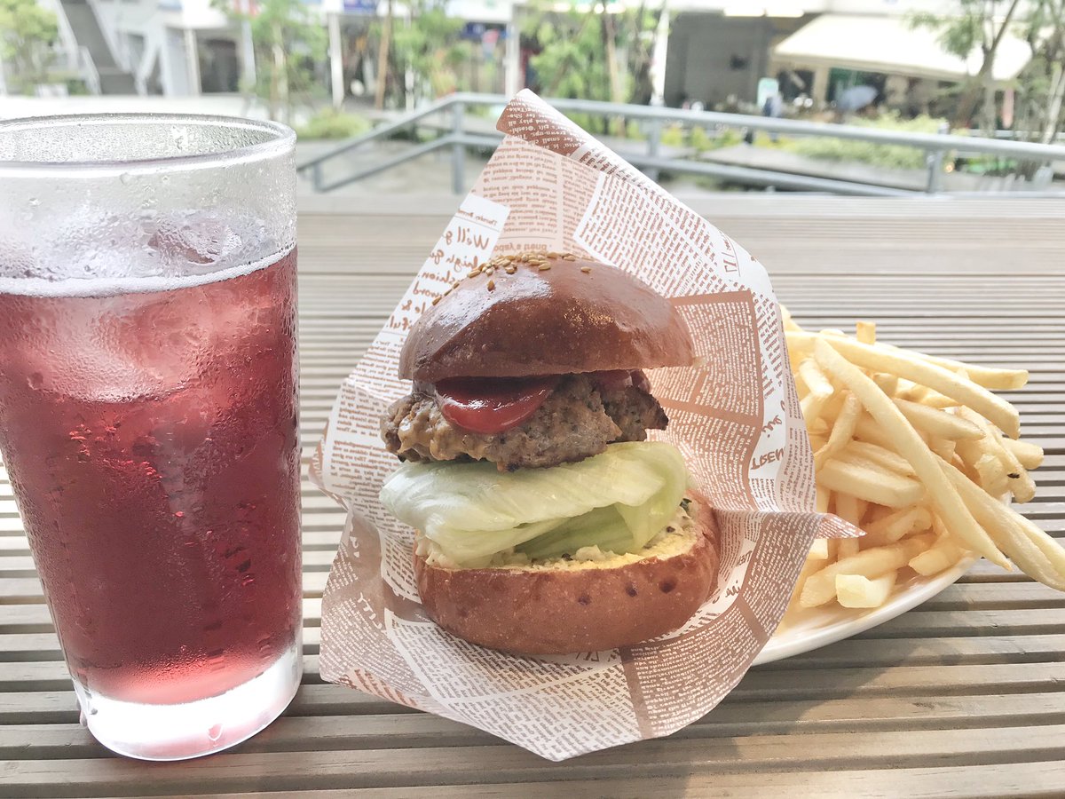 Amemi 藤岡 清香 ランチは家族でハンバーガー 夫と息子がハンバーガー大好きなので ハンバーガー屋さん巡りをしてます 神奈川には美味しいハンバーガー屋さんがたくさんあって良かった Amemi 藤岡 清香 ランチは家族でハンバーガー 夫と息子がハンバーガー大好きなので ハンバーガー屋さん巡りをしてます 神奈川には美味しいハンバーガー屋さんがたくさんあって良かった