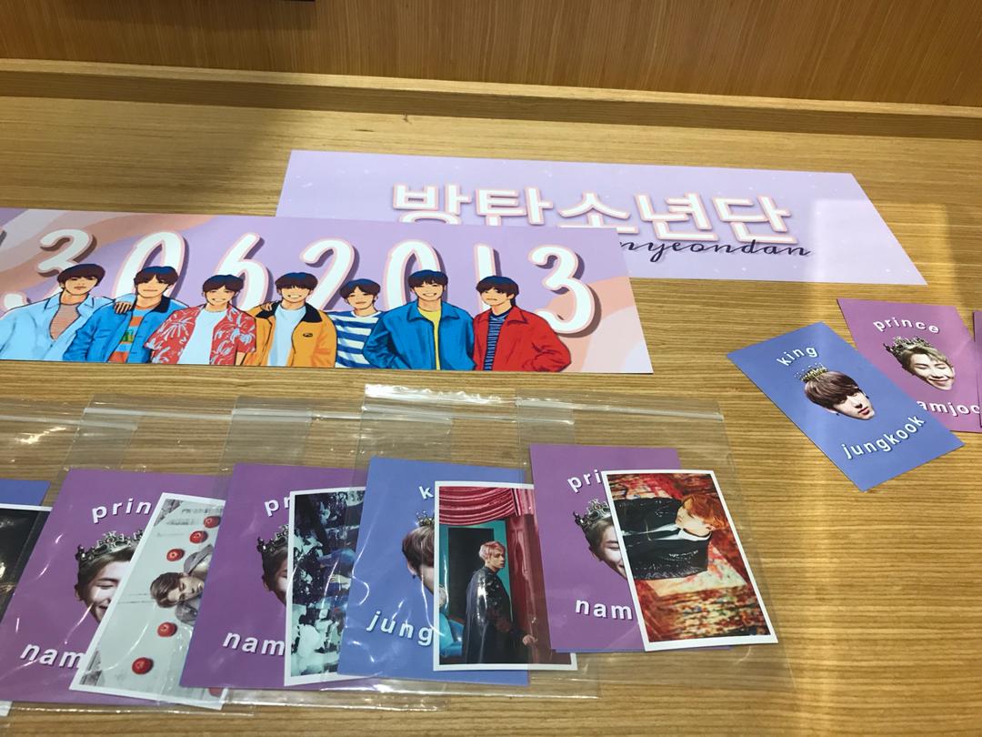 taebearth's tweet photo. hi ! help my friends @ddykook clear all of this ๐ฅบ it's only RM 1 for namkook photocard and RM 5 with handbanner set , we're near from organizer table ๐
#MAP_OF_THE_KING
#MAP_OF_JOON
#RhythyMCafe2020 https://t.co/5G39maFMBL