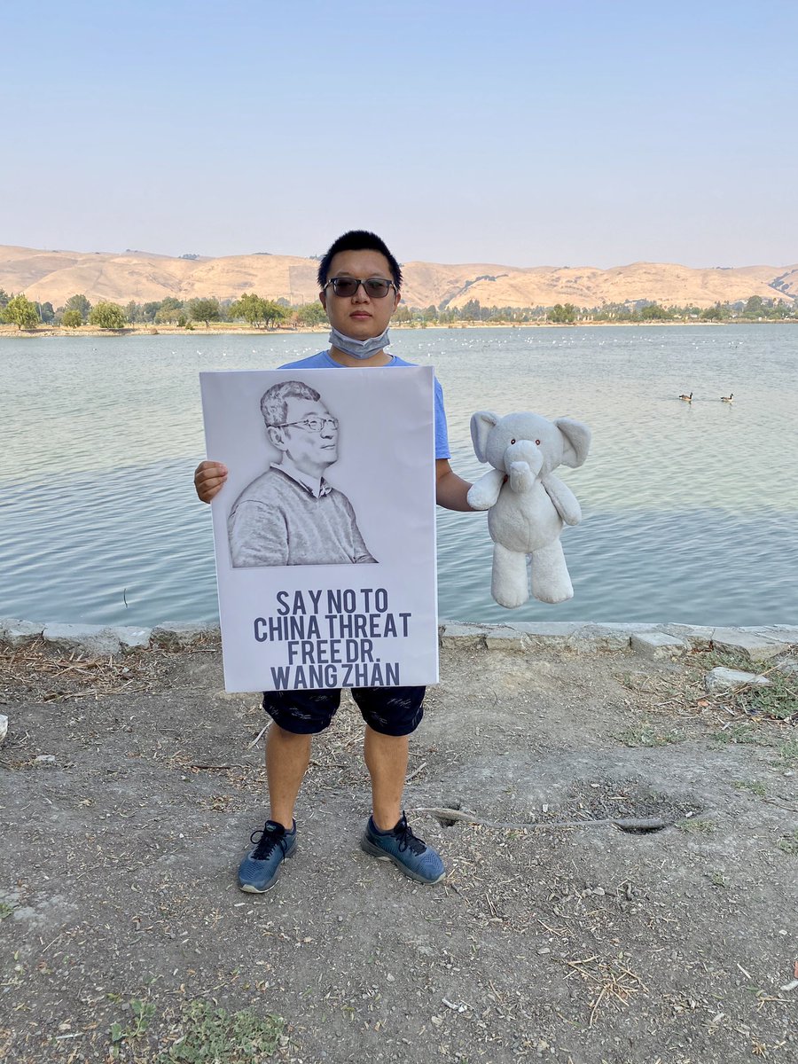 SaveZhan's tweet image. 今天，吴越爱国者Bob先生在美国西部参加了和大象拍照的活动，声援身陷囹圄的满洲爱国者王展博士。王展博士被中国共匪非法监禁已经接近一年，各国爱国者及全世界的正义人士一直在关注他的安危。我们与王展博士同在！
#FreeDrWangZhan
#FreeManchuria
#FreeGoetland
#FridaysForFreedom