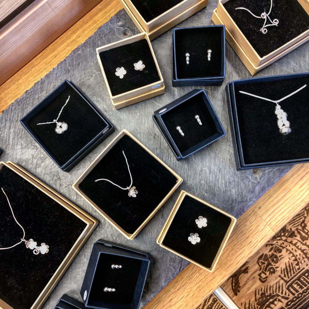 🦊 Silversmith Claire Mooney of Felting Fox has just delivered some stunning new silver jewellery into theSHOP at MADEinMourne. 

• Drop in store to see for yourself - photos simply don’t do these pieces justice! 😍

#jewellery #sterlingsilver