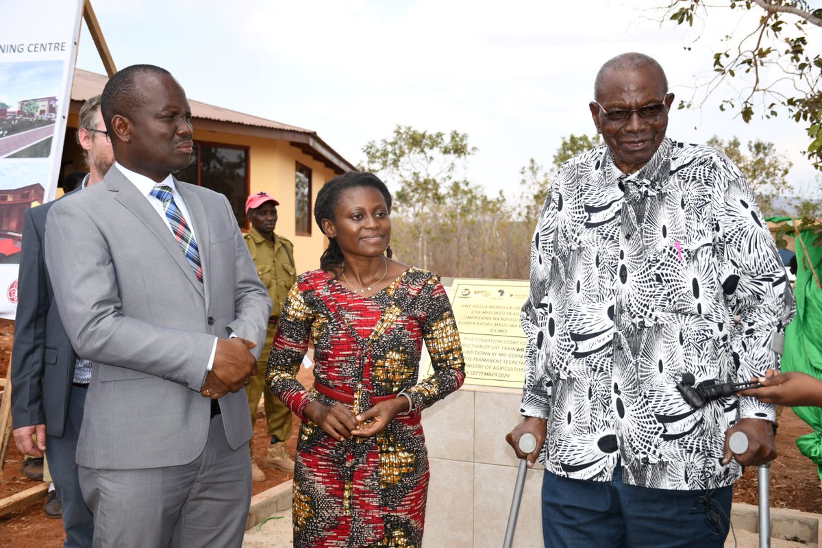 "Mimi ni Mkuu wa Mkoa mstaafu kutokana na hali ya hewa ya Morogoro niliamua kuishi hapa. Namshukuru Mungu mwaka huu Julai nimetimiza miaka 80 ya kuishi, hii imetokana na kutumia chakula kinachozalishwa kwa kilimo hai"
-Mzee Stephen Mashishanga@ Makamu Mwenyekiti Bodi ya SAT