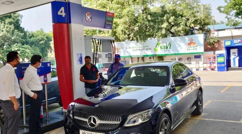 gaurav_hpcl's tweet photo. #Start_Scoring_Everytime_You_Pay
#GameOfGains
This cricket season participate in #HPPayLeague. Fuel @HPCL retail outlets using #HPPay and win exciting prizes in #HPL
Campaign launched @HPCL_Delhi COMCO Auto Care Centre, Niti Marg.
@hpcl_retail
@baghramesh1
@Rg03Goel @jindalhpc https://t.co/cRZ3Q8oIbP