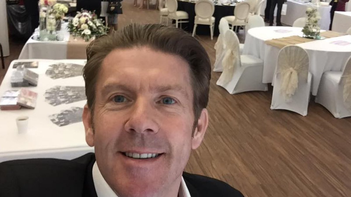 Is your wedding day soon approaching? Perhaps you have a birthday celebration around the corner?

I would be honoured to sing and add a magical touch to your celebratory experience, just get in touch to book. Simply email info@jackfoleysinger.com with your contact details.