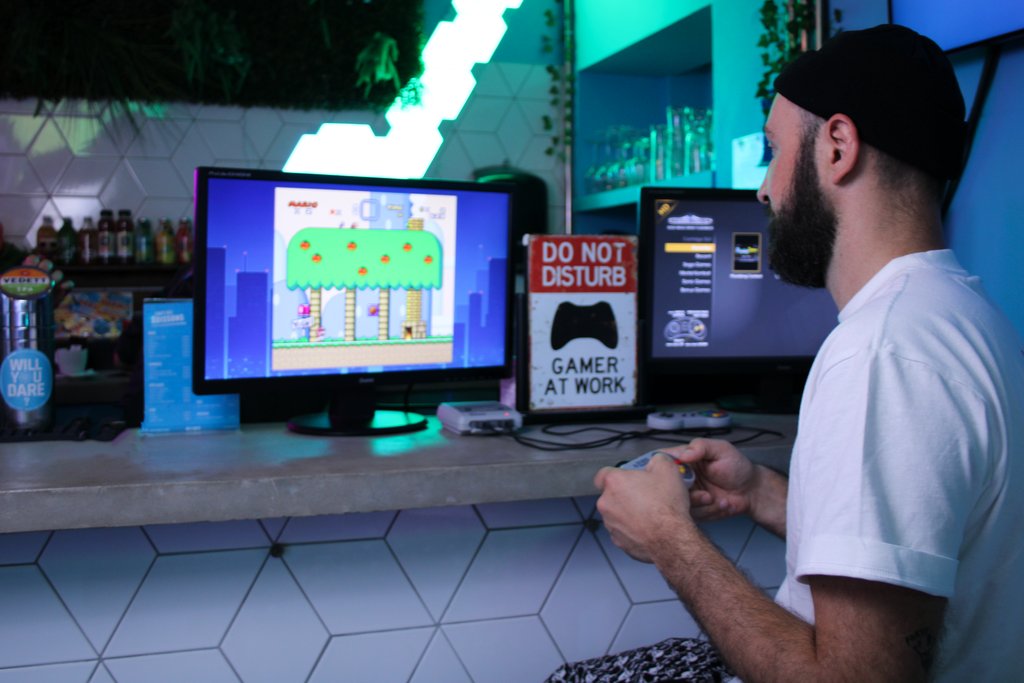 hypercubeCo's tweet image. Chez nous, le retrogaming est accessible gratuitement et à tout moment ! N'hésite pas à passer nous faire un petit coucou pour nous montrer tes talents ! 😉

#retrogaming #oldschool #free #hypertcubevr #vr #nantes #nantesmaville #ar