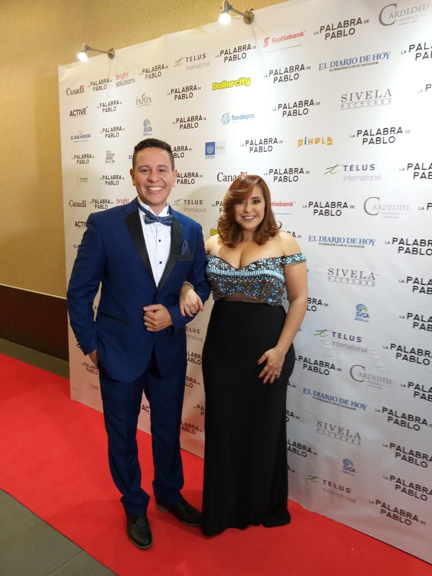 FER_ACTOR_'s tweet photo. Alfombra roja en estreno de la película salvadoreña "La Palabra de Pablo" de Arturo Menéndez 
25 sep 2018.
Tuve el placer de tener un rol en esta cinta y formar parte este gran crew.

#lapalabradepablofilm #movie #pelicula #cine #cinesv #cinesalvadoreño #feractor #ferelcaver https://t.co/3223UBeeDo