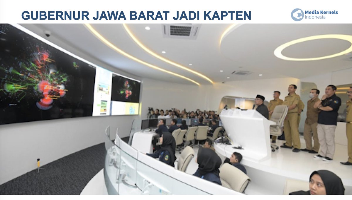 Kapten  @ridwankamil "Pickard" Agar command center Star Trek Discovery itu tidak sekedar jadi imajinasi yang tidak riil bagi anak-anak, saya tampilkan command center  @pikobar_jabar. Riil, dan lumayan mirip. Tampak kang Emil dan tim sedang memonitor "black hole" dalam SNA Covid