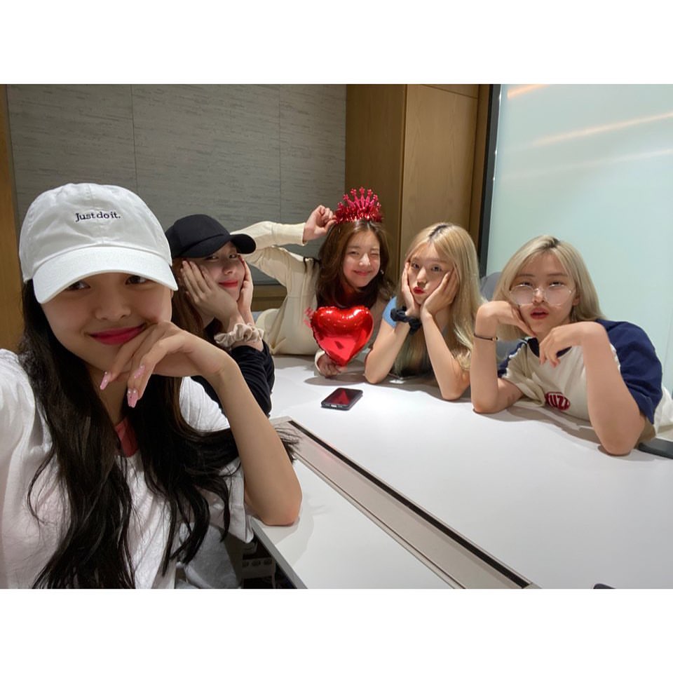 choijisuya's tweet photo. Late birthday post!! 🤣😋
Although it's very late, thank you to everyone who wished me happy birthday ❤️
my members are cuteee ✨
#throwbacktomy #birthday #everydayis #mybirthday 🎉🧸
@yeejil https://t.co/QKNUU3J8VW