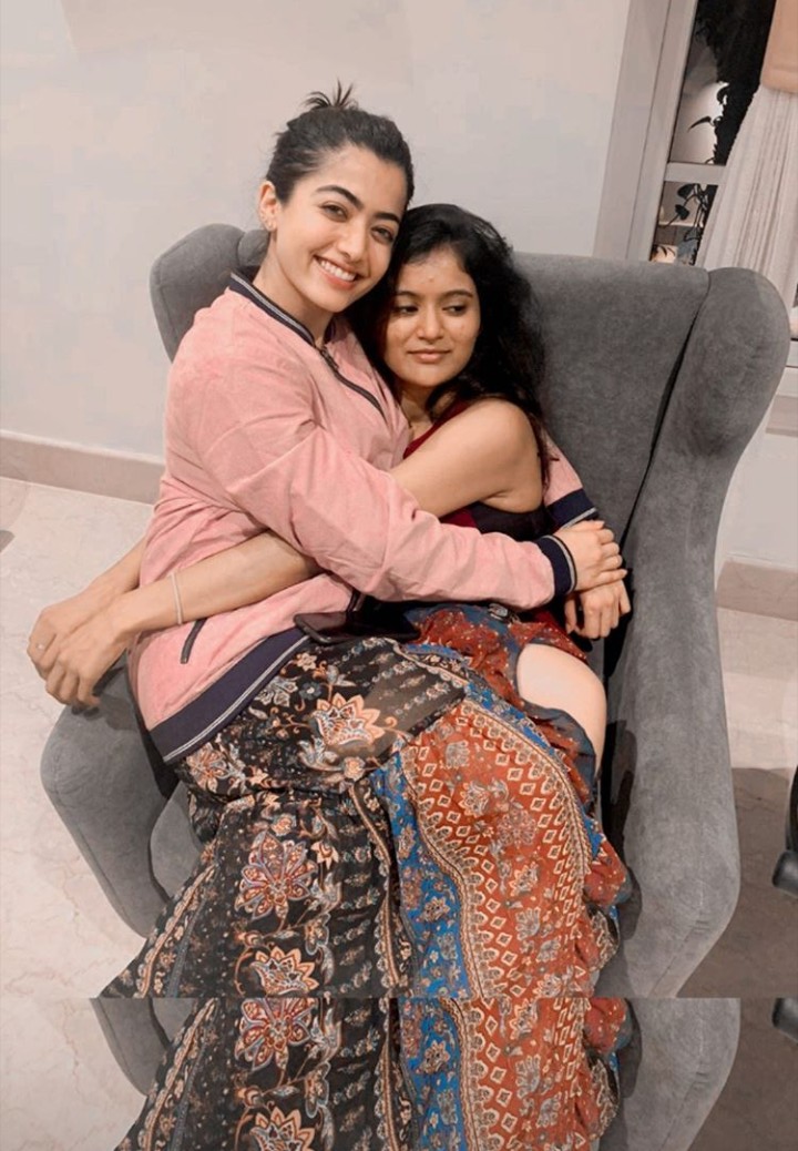 ನನ್ನ ದೇವತೆ ರಶ್ಮಿಕಾ  @iamRashmika ನೀವು ವಿಶ್ವದ ಅತ್ಯಂತ ಸುಂದರವಾದ ದೇವತೆನಿಮ್ಮ ಸಿಹಿ ನಗು ನನ್ನ ದಿನವನ್ನು ಸಂತೋಷಪಡಿಸುತ್ತದೆ, ನೀವು ನನ್ನ ಜೀವನಕ್ಕಿಂತ ಹೆಚ್ಚು, ಹೃದಯ ಬಡಿತ ಯಾವಾಗಲೂ ನಿಮಗಾಗಿನೀವು ಶುದ್ಧ ಚಿನ್ನ, ವಜ್ರದಂತೆ ಹೊಳೆಯುತ್ತಿದ್ದೀರಿಸಾಕಷ್ಟು ಪ್ರೀತಿನಿಮ್ಮ ಪ್ರಾಮಾಣಿಕ ಅಭಿಮಾನಿ  #RashmikaMandanna