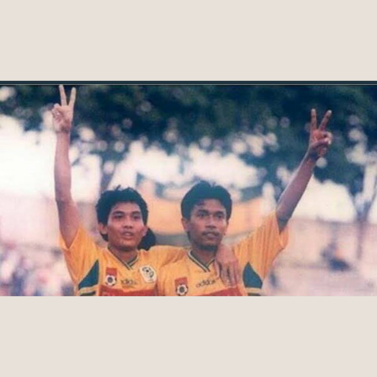 Nanda9769134889's tweet photo. @bintangemon Dulu bang emon duet nya breng widodo cputro gokilz https://t.co/GVynJf9EoK