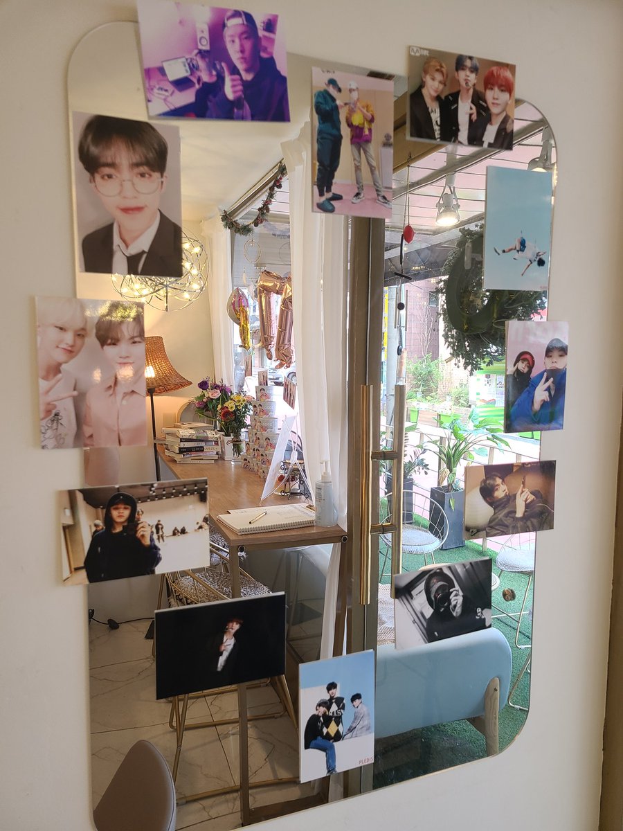 kanso717's tweet photo. #삼리더_삼주년_축하해 #리더즈_컴백시급 아무도 없어서 봉봉이들이 구워지는 동안 느긋하게 책도 보고 초코식빵도 하나 먹었어용 다 너무 맛있었구 사장님께서 진짜 센스만점으로 친절하게 해주셔서 행복 가득했어용 띠부띠부씰은 귀여운 후니가 나와서 혼자 속으로 소리질렀습니당 이벤트 감사해용💕 https://t.co/IS5RoCJapb