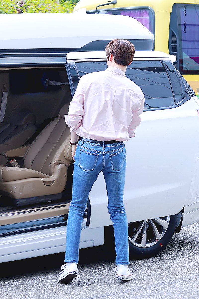 hmhishmh950809's tweet photo. 황민현 피지컬🙊🙈 https://t.co/jc5pa8iNiT