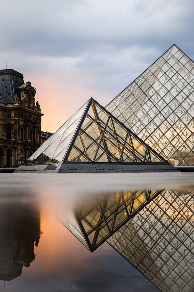 MikenzieTeela's tweet photo. Three different shots of the @MuseeLouvre on a rainy night 🌧 #museelouvre #natgeoyourshot https://t.co/WsNz9V1gPf