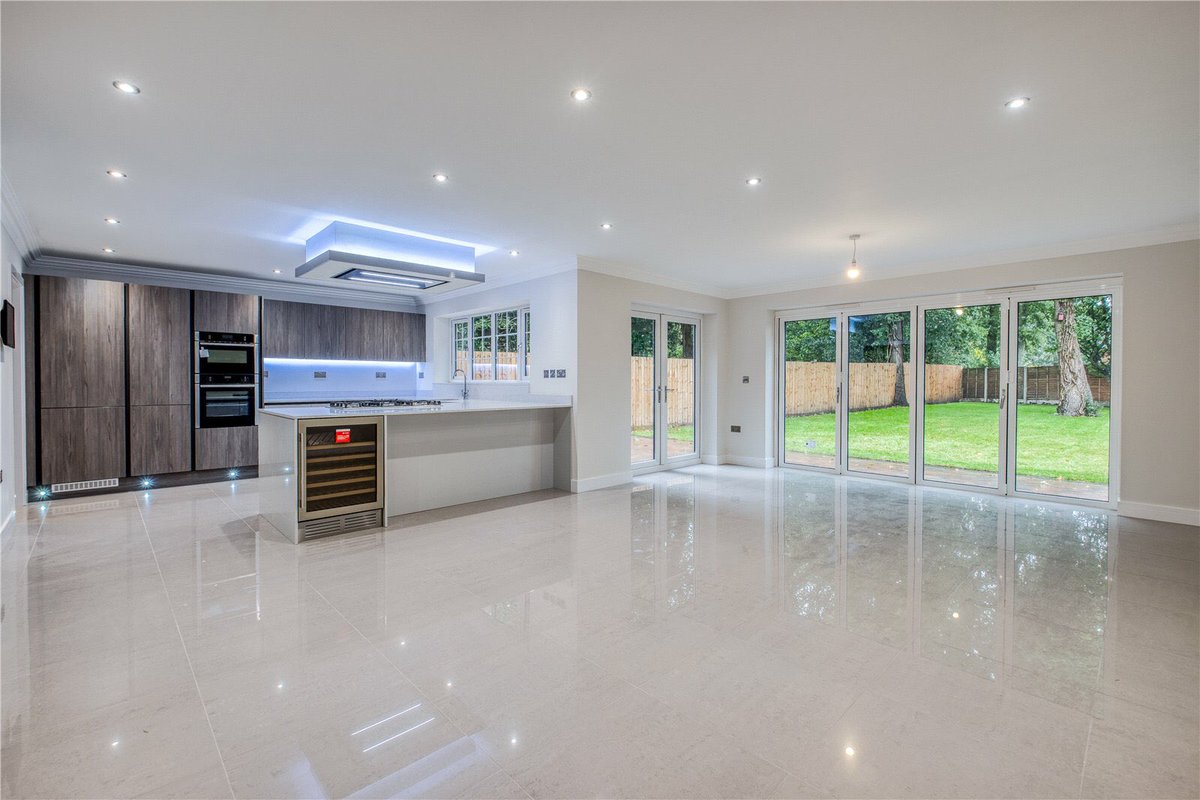 Another Day.. Another Vendor struggling to sell their Property in Solihull! We are working with several High Net Worth clients to secure them propertiesPurchasing and Renting, this amazing 5 Bedroom Detached will be making its way to one of our clients to rent for £4500PCM