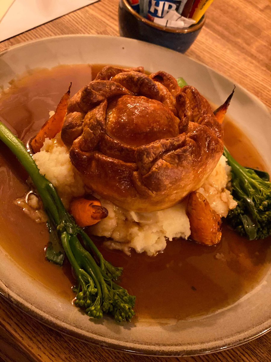 AdamsVision's tweet image. Lovely to catch up with clients and fab friends Rita Gupta and Anne Leiper on Thursday. So nice to see you both and thank you for my golfing🏌️‍♂️birthday present and kindly treating me to dinner &amp;amp; bubbles for my 50th. (Mmmm that chicken pie, nom nom 😋)
🙏 ❤️👏🥂@LGFamilyLawyers