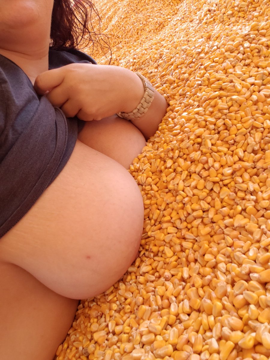 MaliceSilly's tweet photo. Fun pictures at the pumpkin patch. Sub for more! https://t.co/OhZW7kvBqu https://t.co/3fme0v9ibk