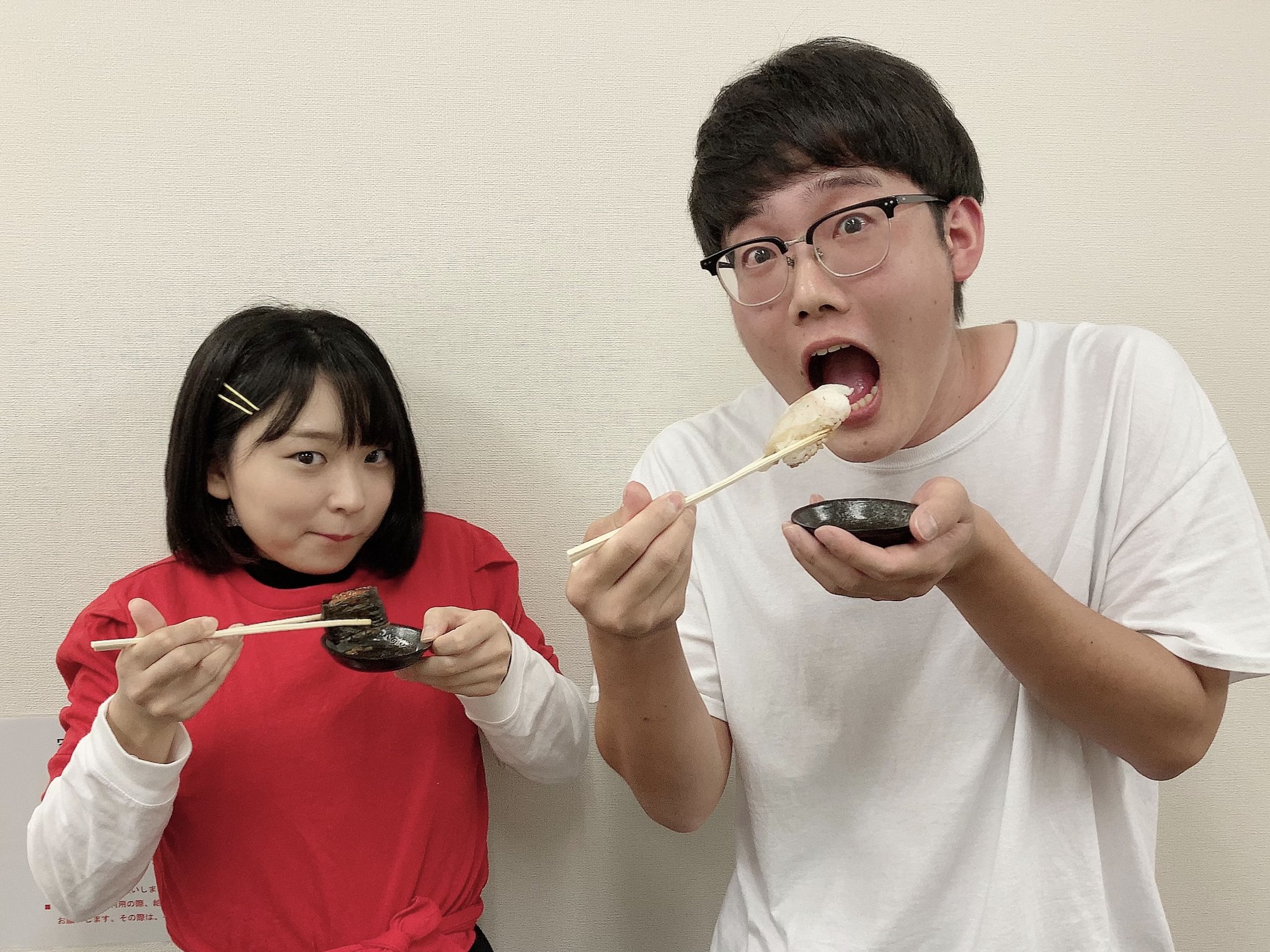 にゃんこスター アンゴラ村長 on X: ファイヤーサンダー崎山さんの赤いＴシャツファンなのでシャツ持参で写真撮ってもらいました！  t.coBsAVvUd0Dl  X