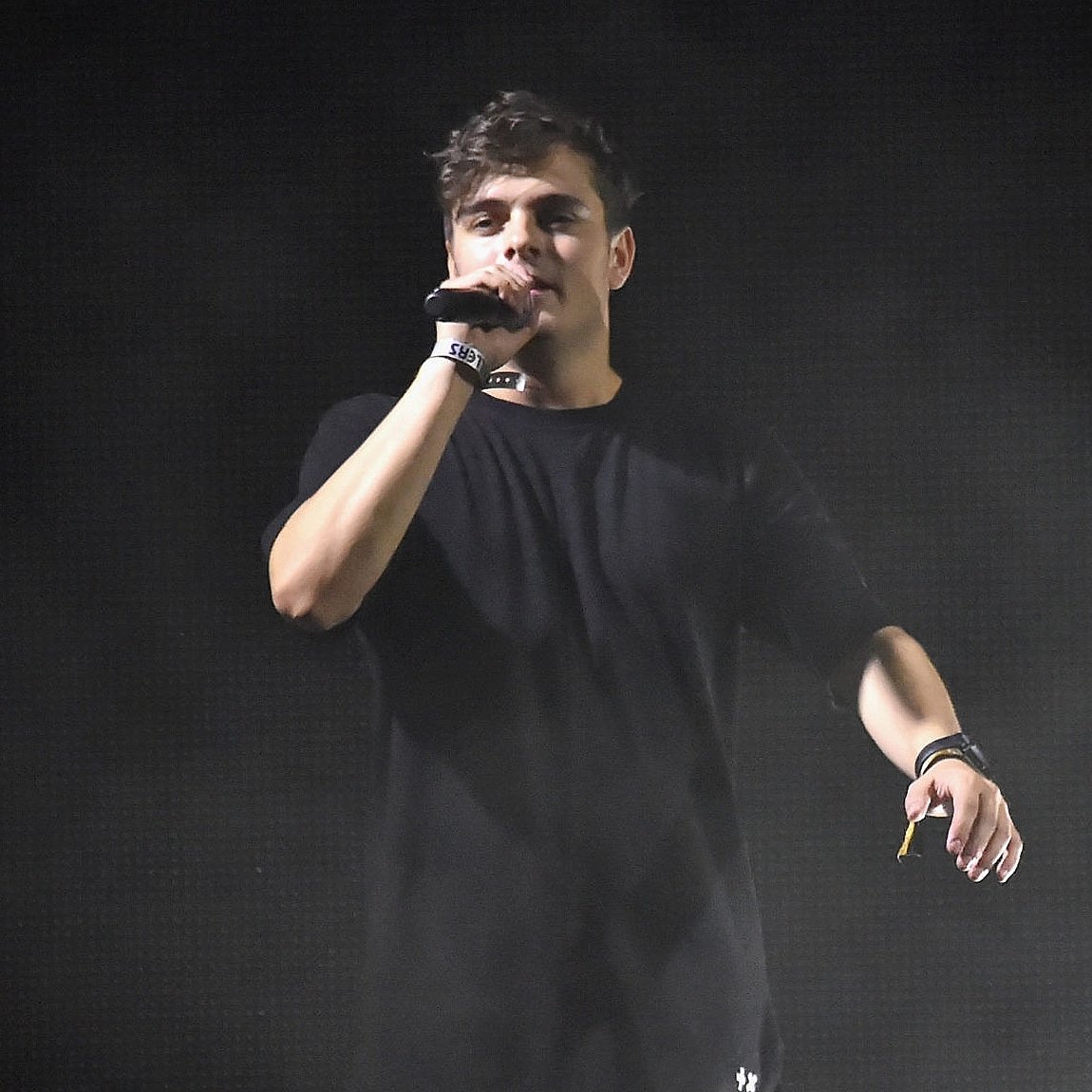 GarrixExclusive's tweet photo. Hold On! 
#martingarrix #music #Live https://t.co/wU4pzy5huu
